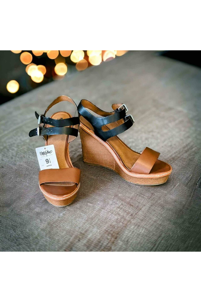 Женские коричнево-черные сандалии Massimo Dutti