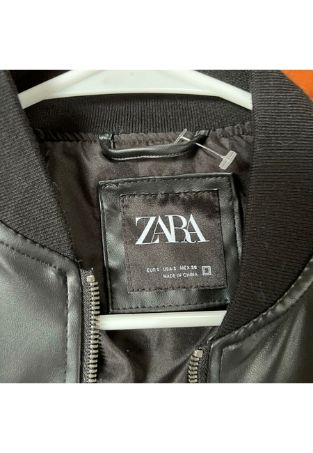 Женская черная куртка Zara