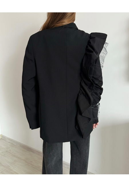 Апсайкл-пилжак с рукавом от рубашки и воланами