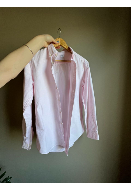 Нежно-розовая рубашка Uniqlo