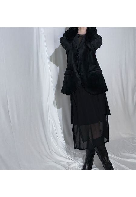 Черный бархатный пиджак